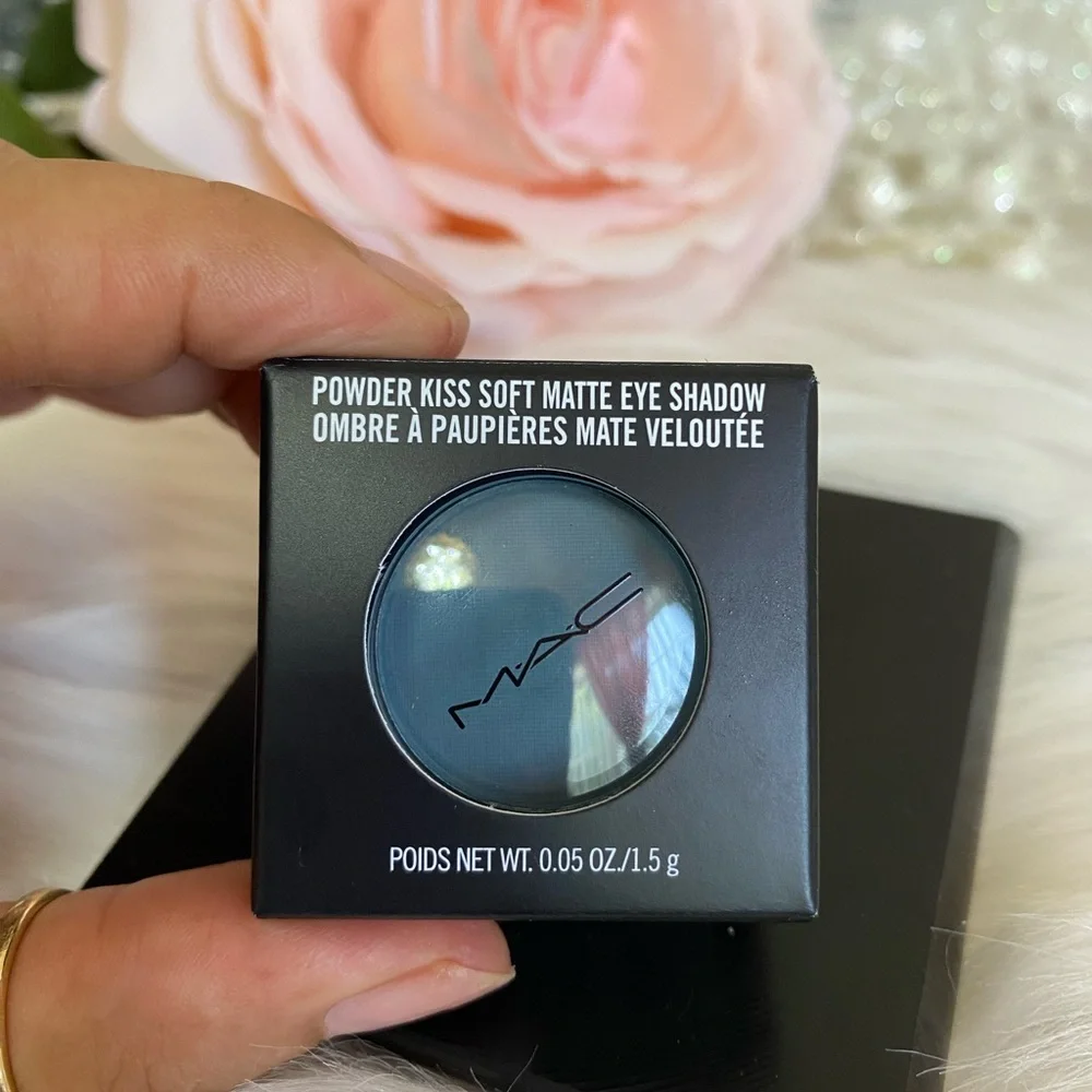 MAC Eye Shadow Powder Kiss Soft Matte *GOOD JEANS* / .05 oz